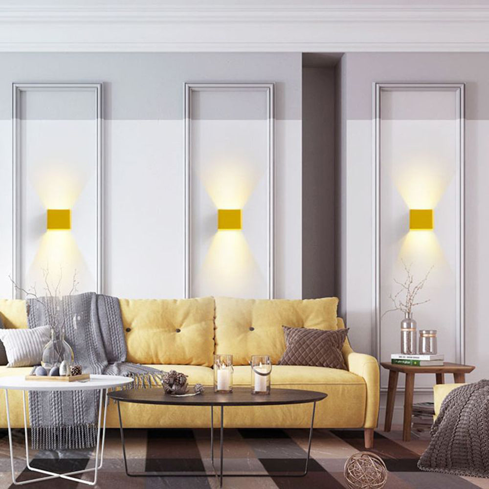 Kvadratisk vegglampe med unik design