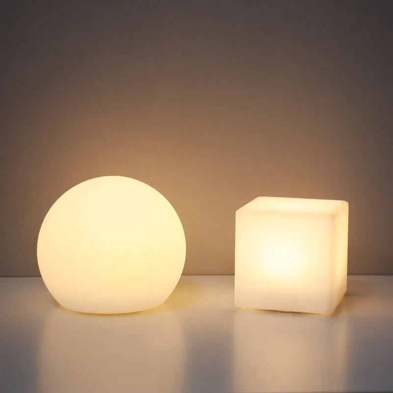 GeoLys LED bordlampe – Geometrisk design med fjernkontroll