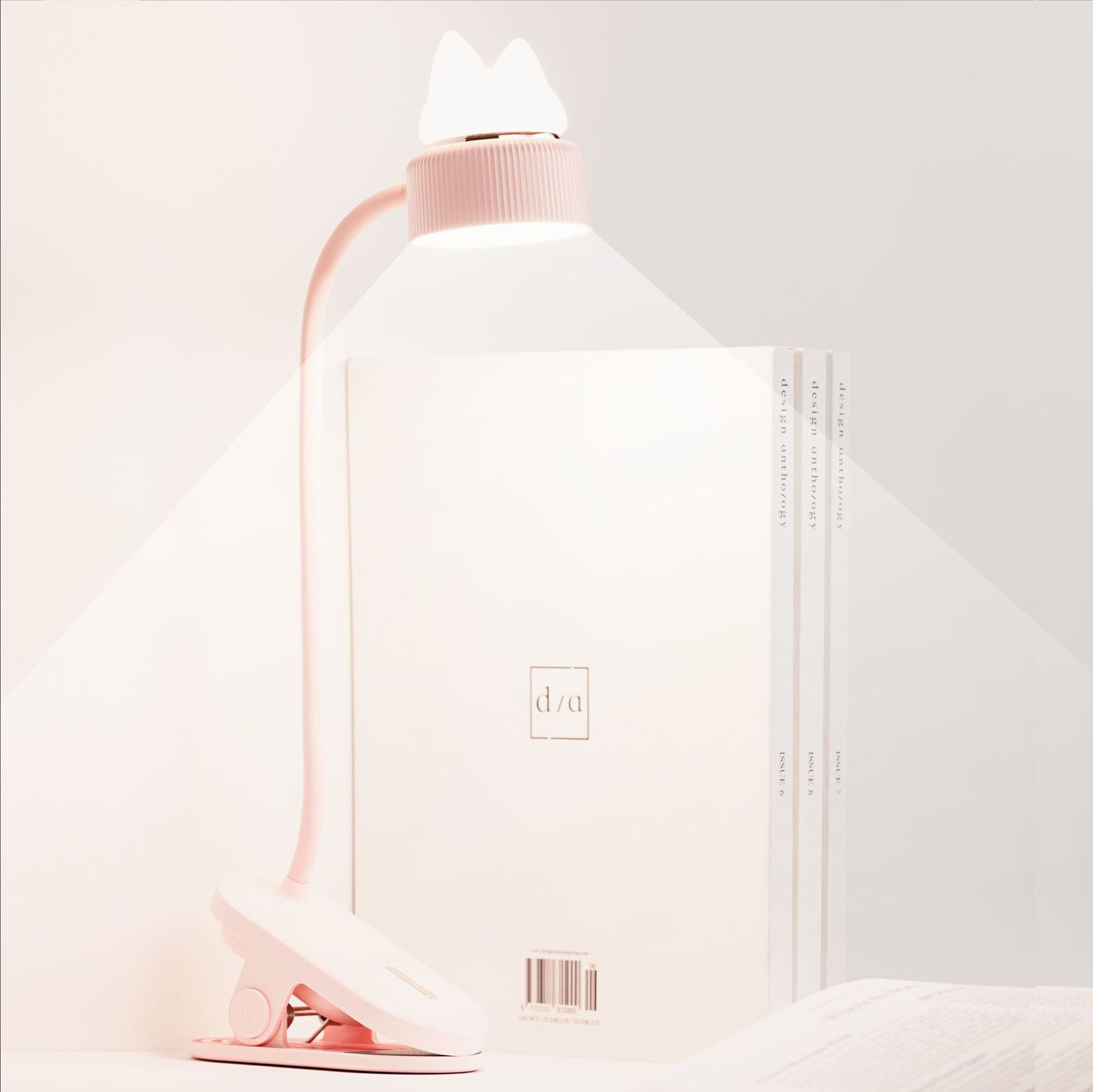 GlowLamp - Moderne LED-bordlampe med katteøredesign