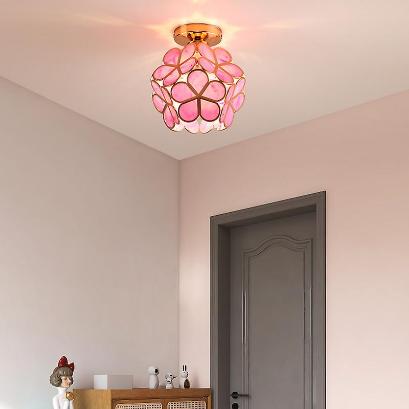 Taklampe i glass i blomsterstil