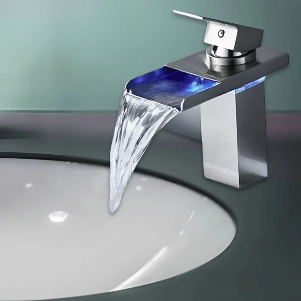 AquaGlow – Vask i vannfallsstil med innebygd LED-belysning
