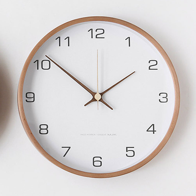 TimberClassic Elegant treveggklokke – klassisk og moderne touch