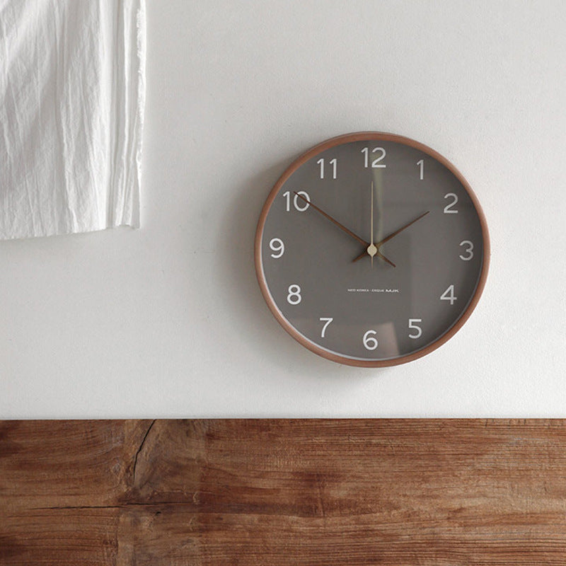 TimberClassic Elegant treveggklokke – klassisk og moderne touch