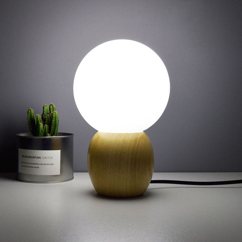 SoftLume Elegante nattbordslampe - naturlig tre og rund glasskjerm