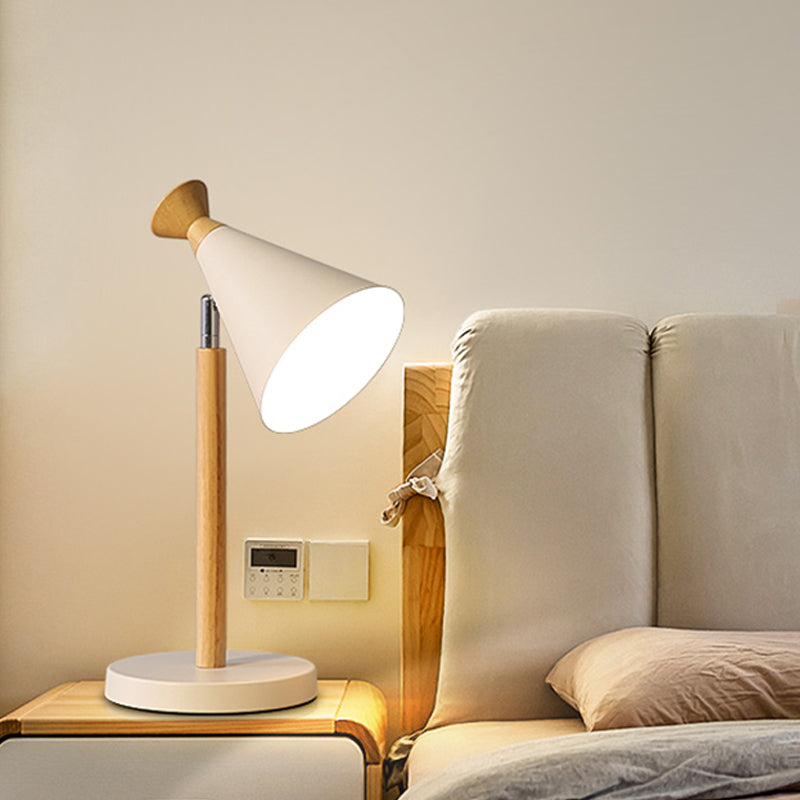 NordicGlow - Moderne og rustikk lampe med spiss utforming