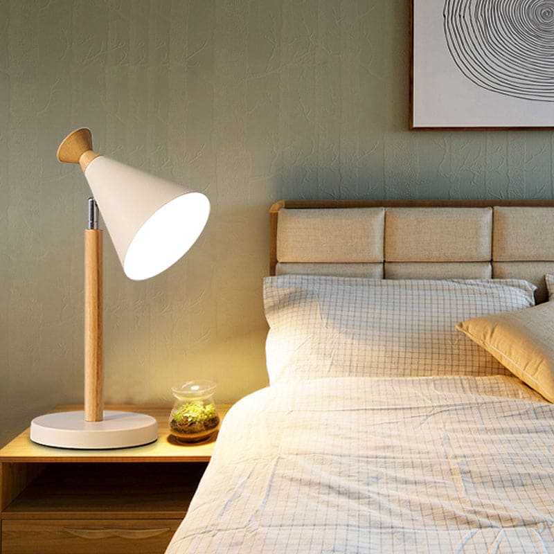 NordicGlow - Moderne og rustikk lampe med spiss utforming