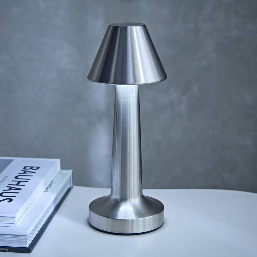 LumiCone - Smal, moderne bordlampe med konisk form