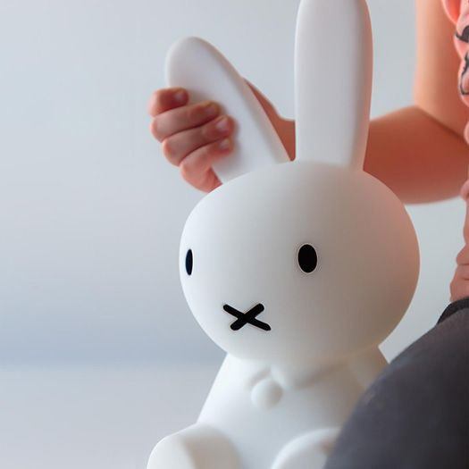 BunnyGlow LED-bordlampe – myk og beroligende belysning med tidløs design