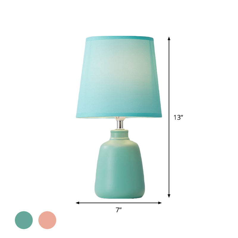 Lunavase – Myk, konisk stofflampe med keramisk base