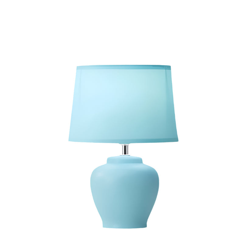Lunavase – Myk, konisk stofflampe med keramisk base