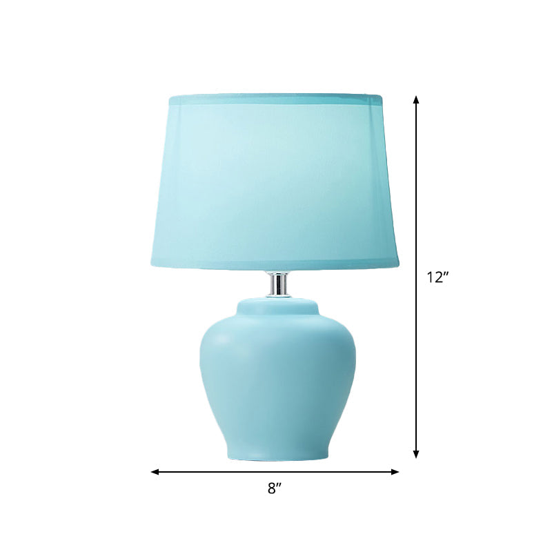 Lunavase – Myk, konisk stofflampe med keramisk base