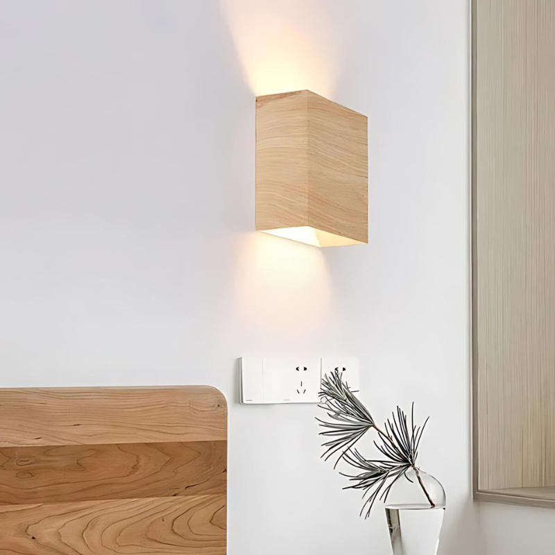 NordLys vegglampe i tre – Minimalistisk vegglampe