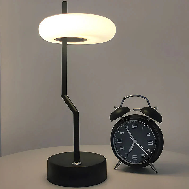 CurvaGlow - Elegant nattbordslampe med rund skjerm