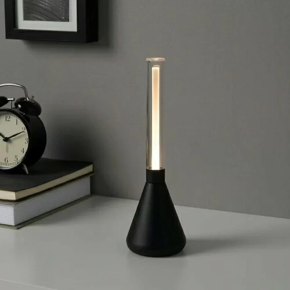 LumiCone - Moderne LED-bordlampe med gjennomsiktig rør og konisk sokkel
