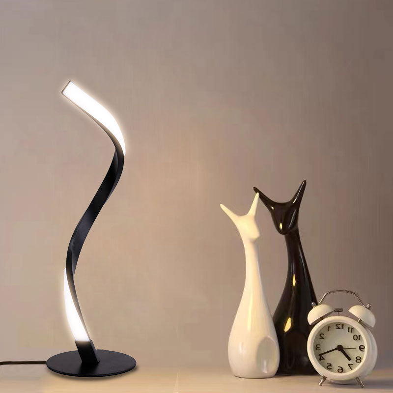 LumiSwivel - Moderne LED-bordlampe med dreibart design