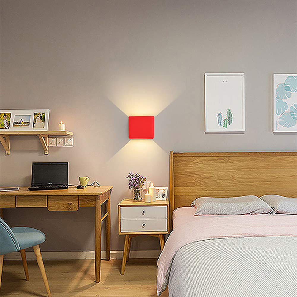 Kvadratisk vegglampe med unik design