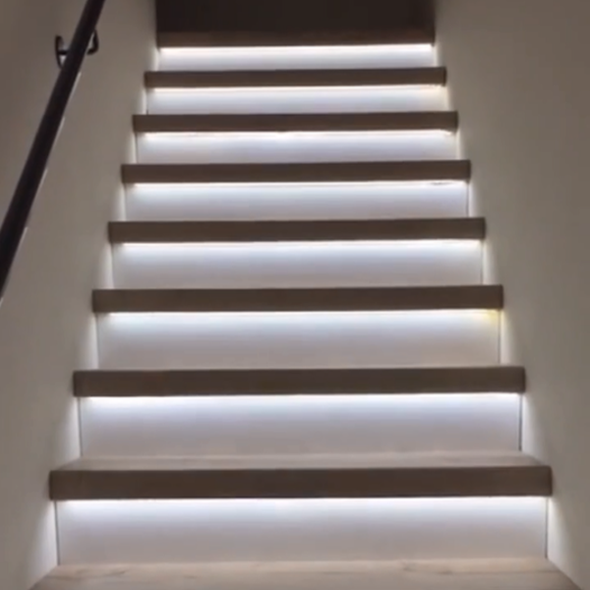 GlowGuard – Bevegelsesaktivert LED-lys med justerbar sensor