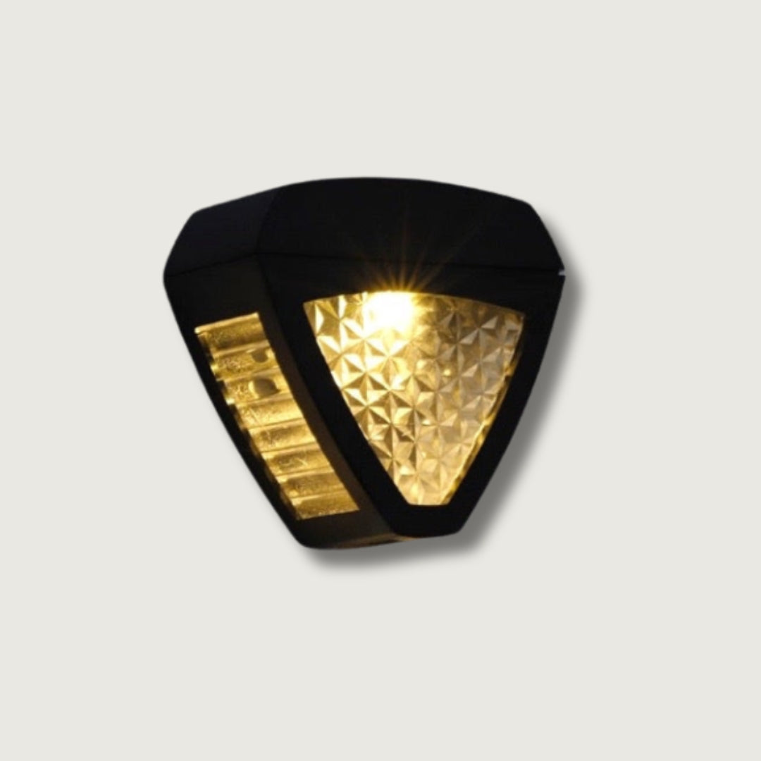 SolarLuxor – Solcelledrevet utendørslampe med egyptisk eleganse