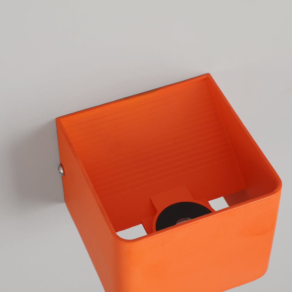 Kvadratisk vegglampe med unik design