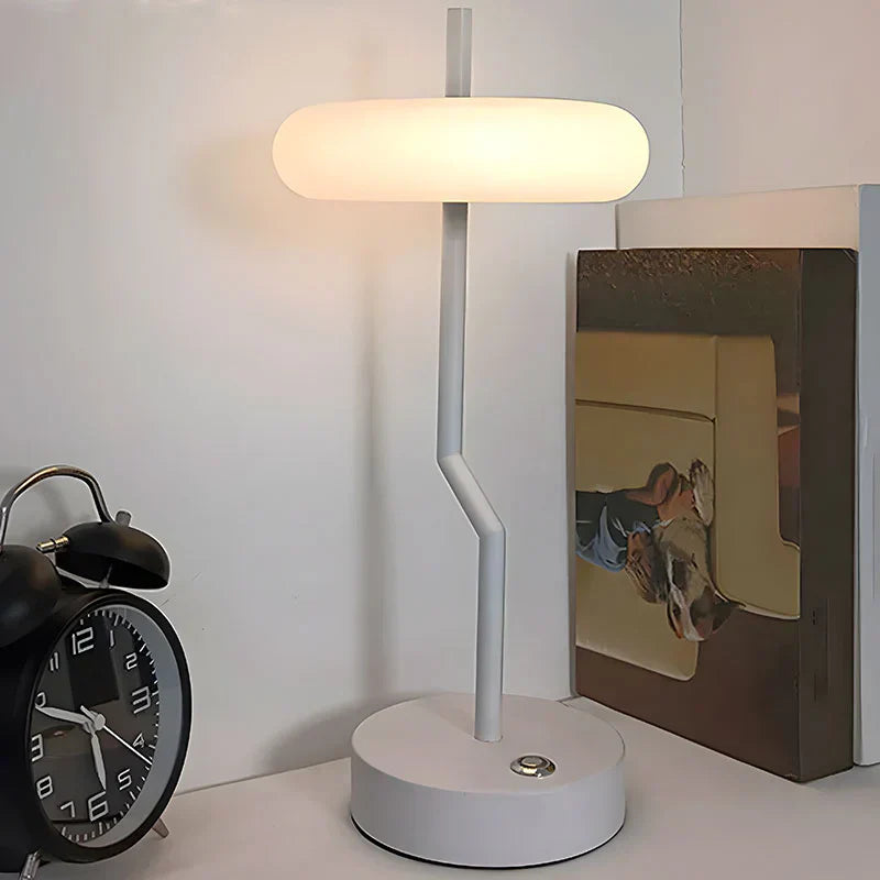 CurvaGlow - Elegant nattbordslampe med rund skjerm