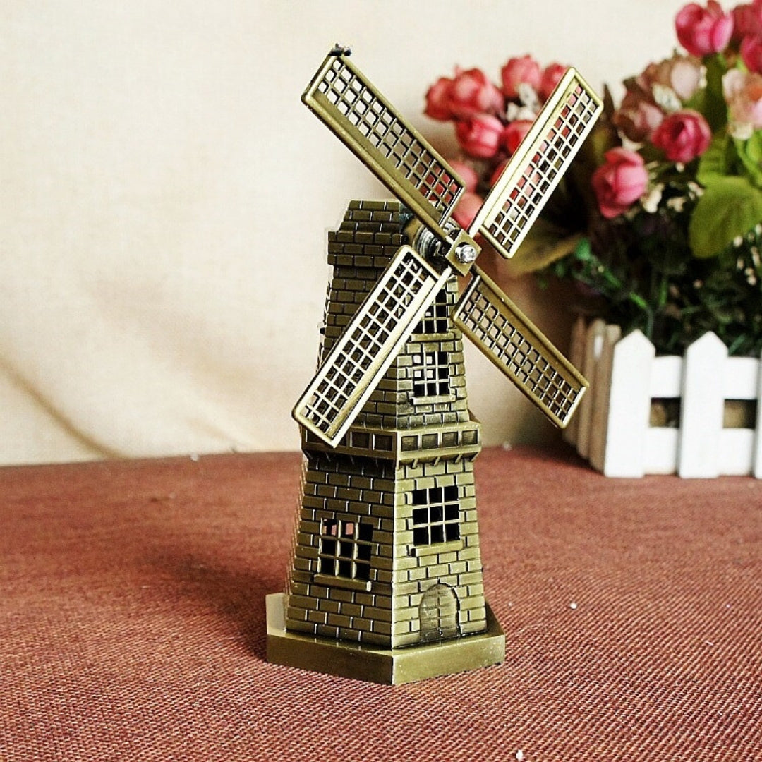 FamousEmpire - Parisiske figurer i miniatyrmetall