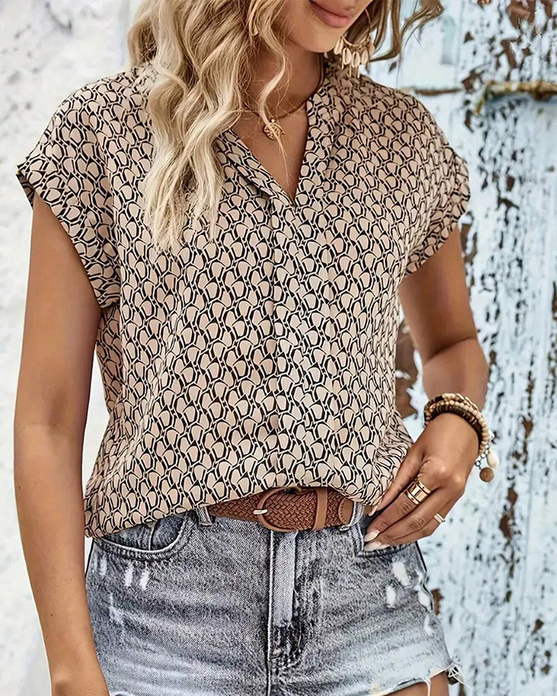 Elara – Elegant damebluse med V-hals