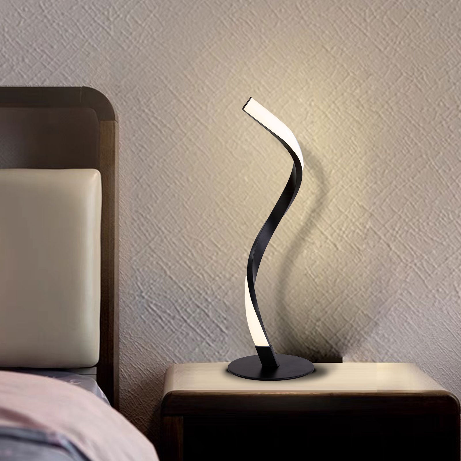 LumiSwivel - Moderne LED-bordlampe med dreibart design