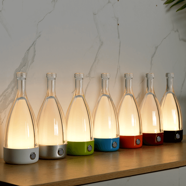 LuminaBottle - Berøringsstyrt flaskeformet bordlampe med USB-lader