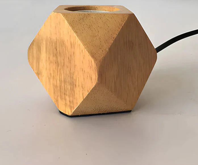 GeoLume - Bordlampe med geometrisk trefot med mange fasetter