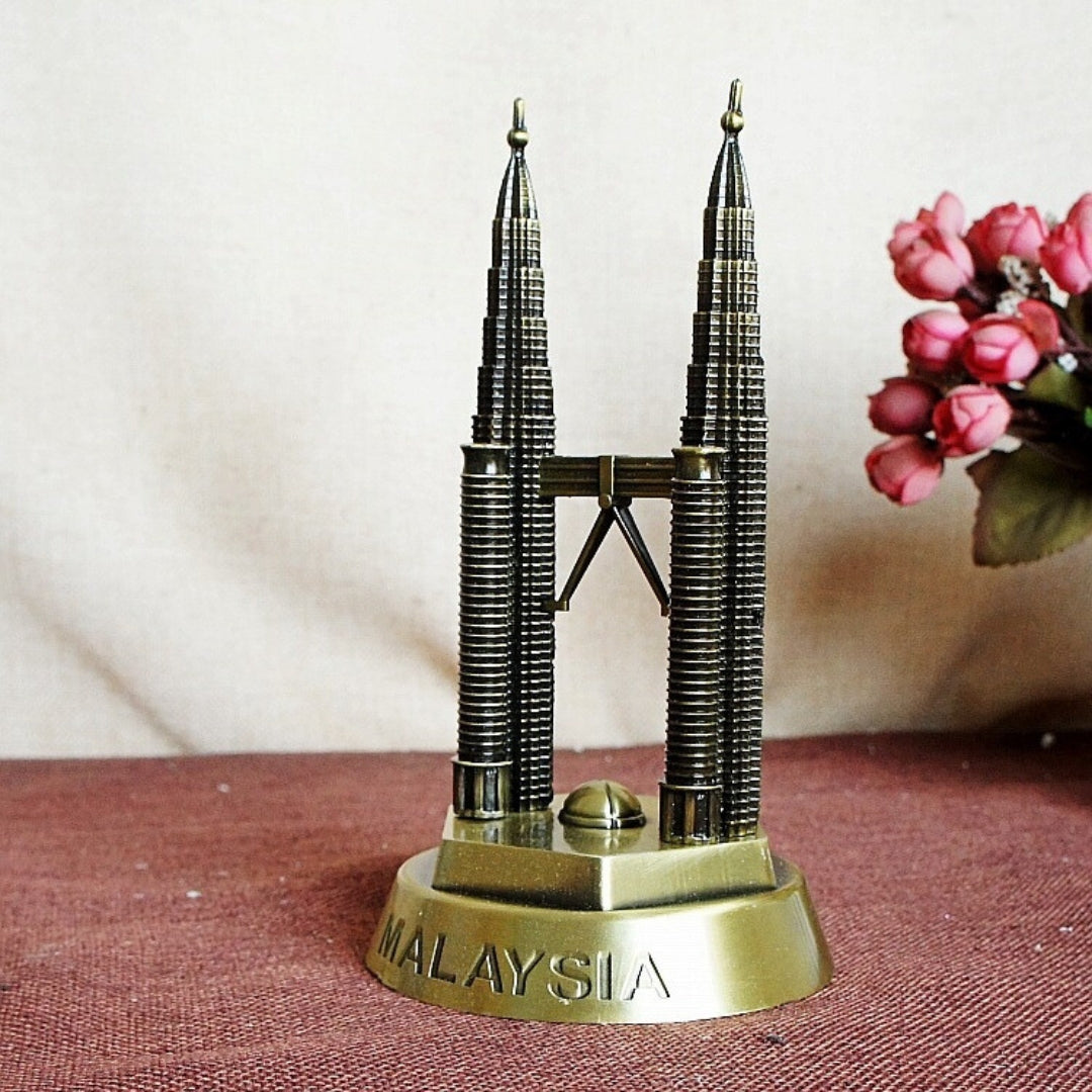 FamousEmpire - Parisiske figurer i miniatyrmetall