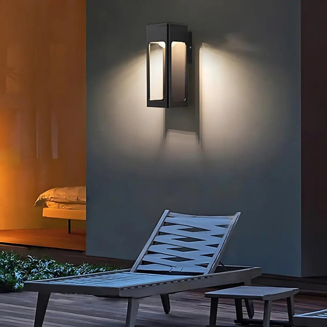 MotionGlow – Elegant utendørs vegglampe med bevegelsessensor