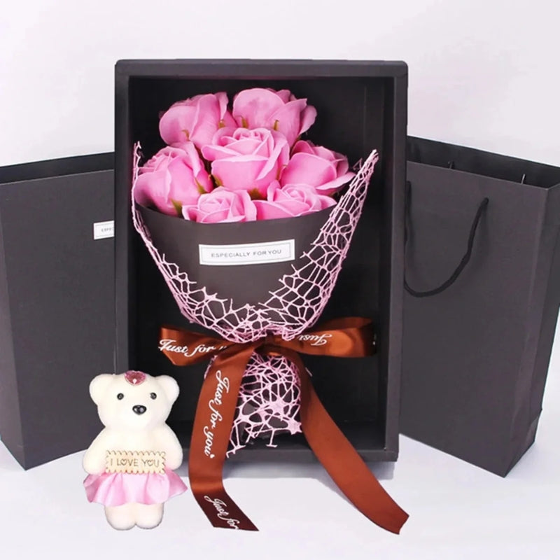 BlossomHug - Blomsterbukett med søt bamse