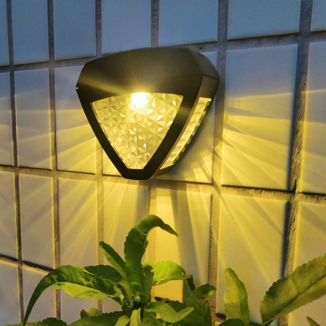 SolarLuxor – Solcelledrevet utendørslampe med egyptisk eleganse