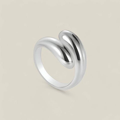Emma Tidløs ringe - slitesterkt håndverk med minimalistisk eleganse