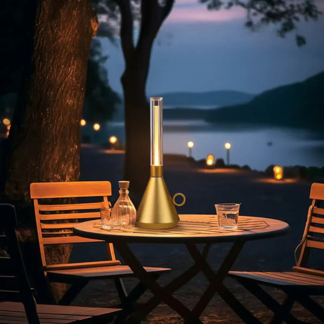 LumiCone - Moderne LED-bordlampe med gjennomsiktig rør og konisk sokkel