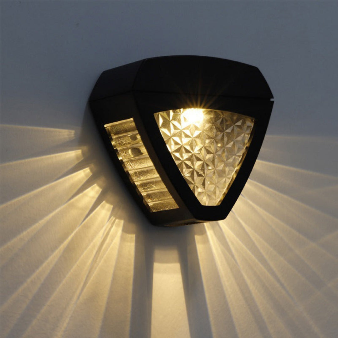 SolarLuxor – Solcelledrevet utendørslampe med egyptisk eleganse