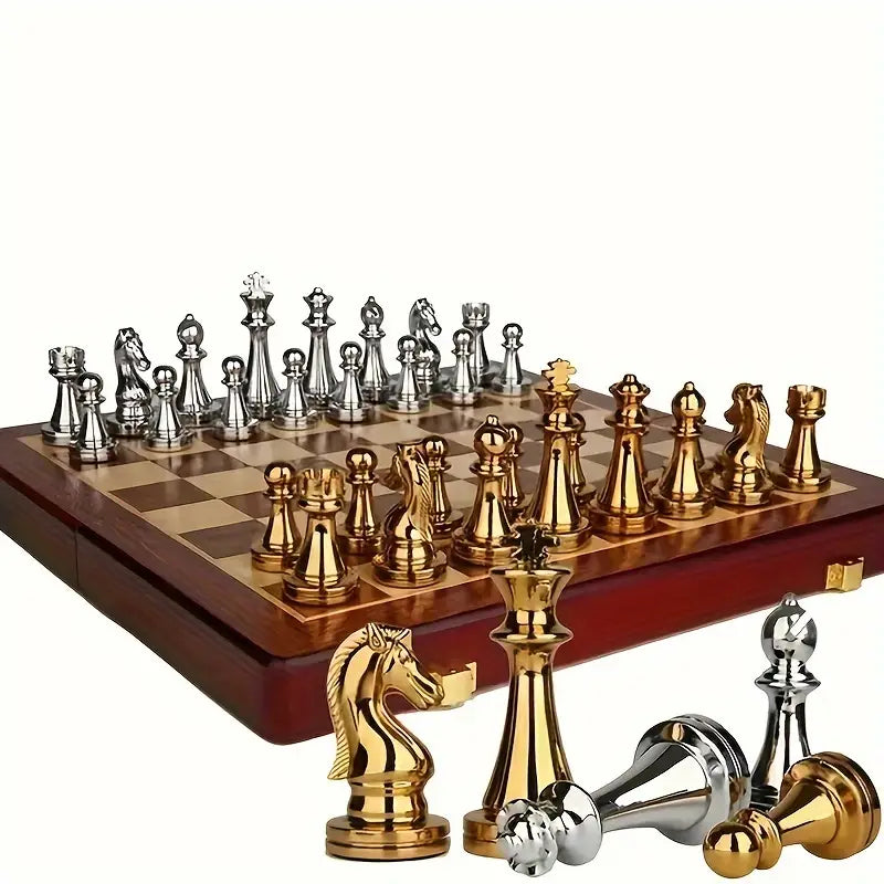 Regal Chess Set – Eksklusivt sammenleggbart sjakksett i tre med metallstykker