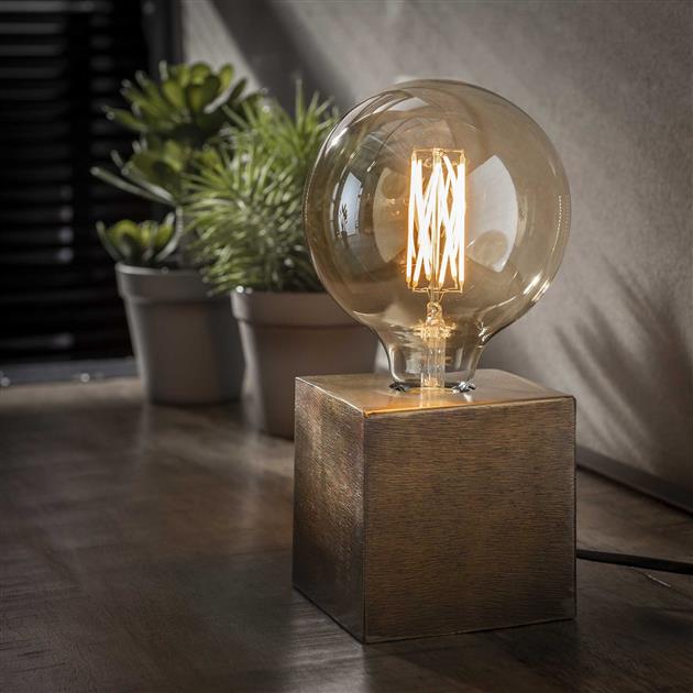 SteelLume - slank industriell bordlampe for moderne rom