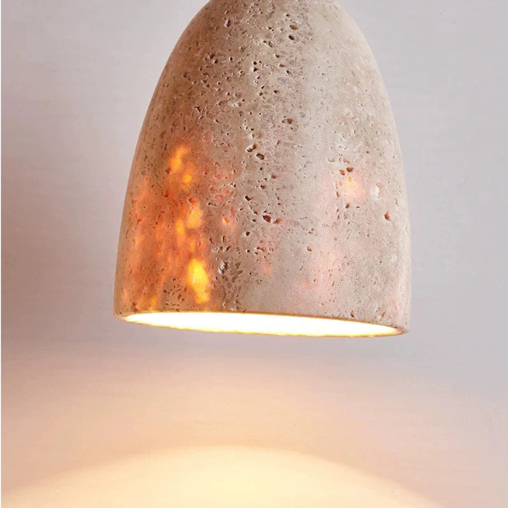 TerraLume - Taklampe med naturlig tekstur av stein og varm belysning