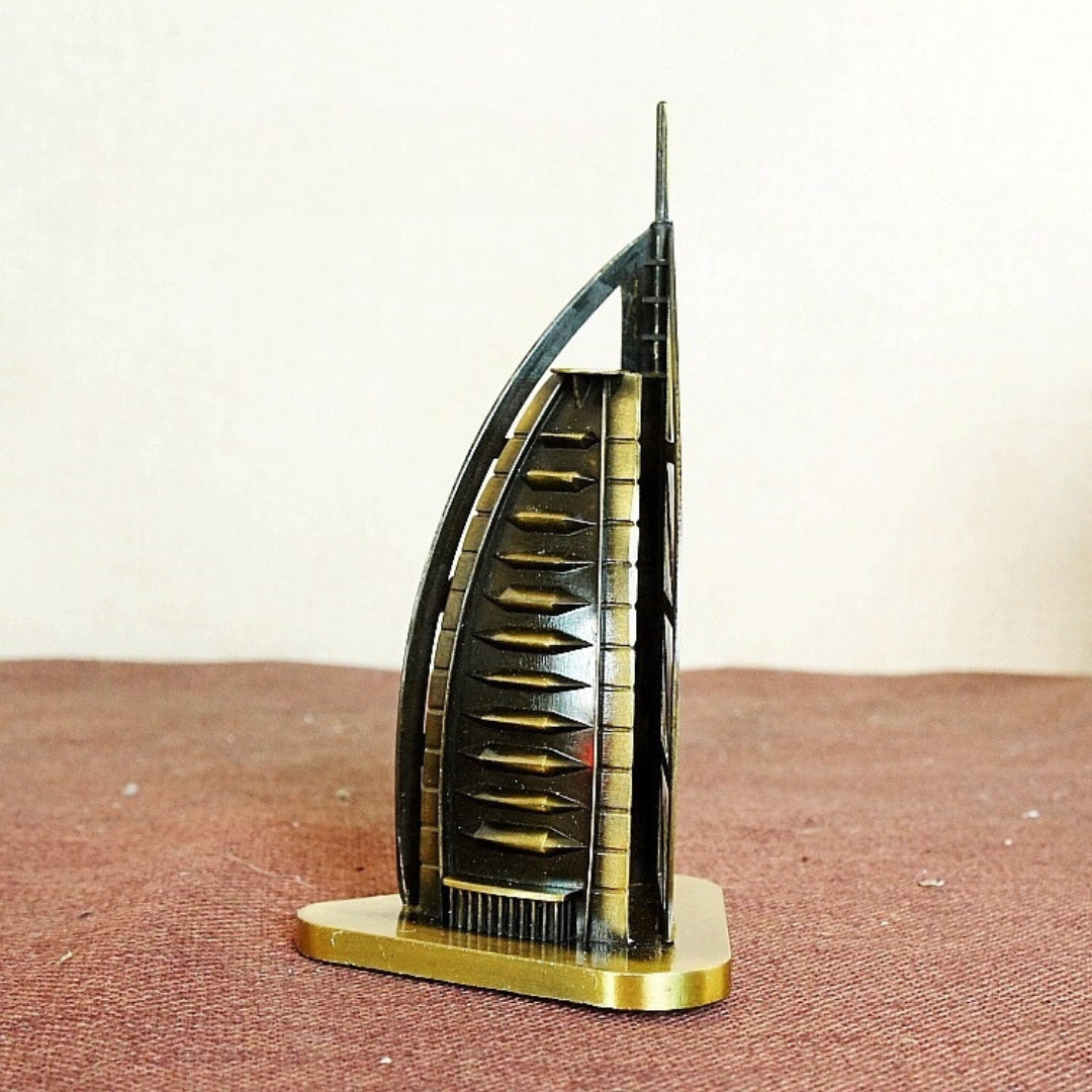 FamousEmpire - Parisiske figurer i miniatyrmetall