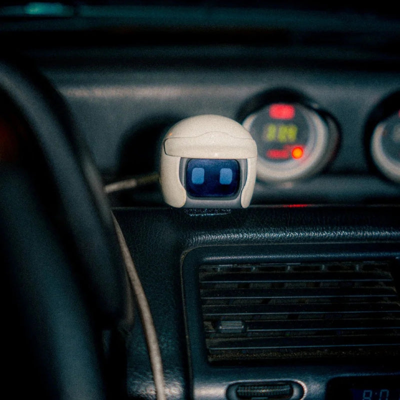RoboBuddy - kompakt interaktiv robot i form av en hjelm