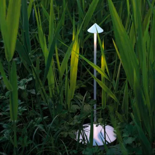LumaGlow - Minimalistisk og energieffektiv LED-bordlampe