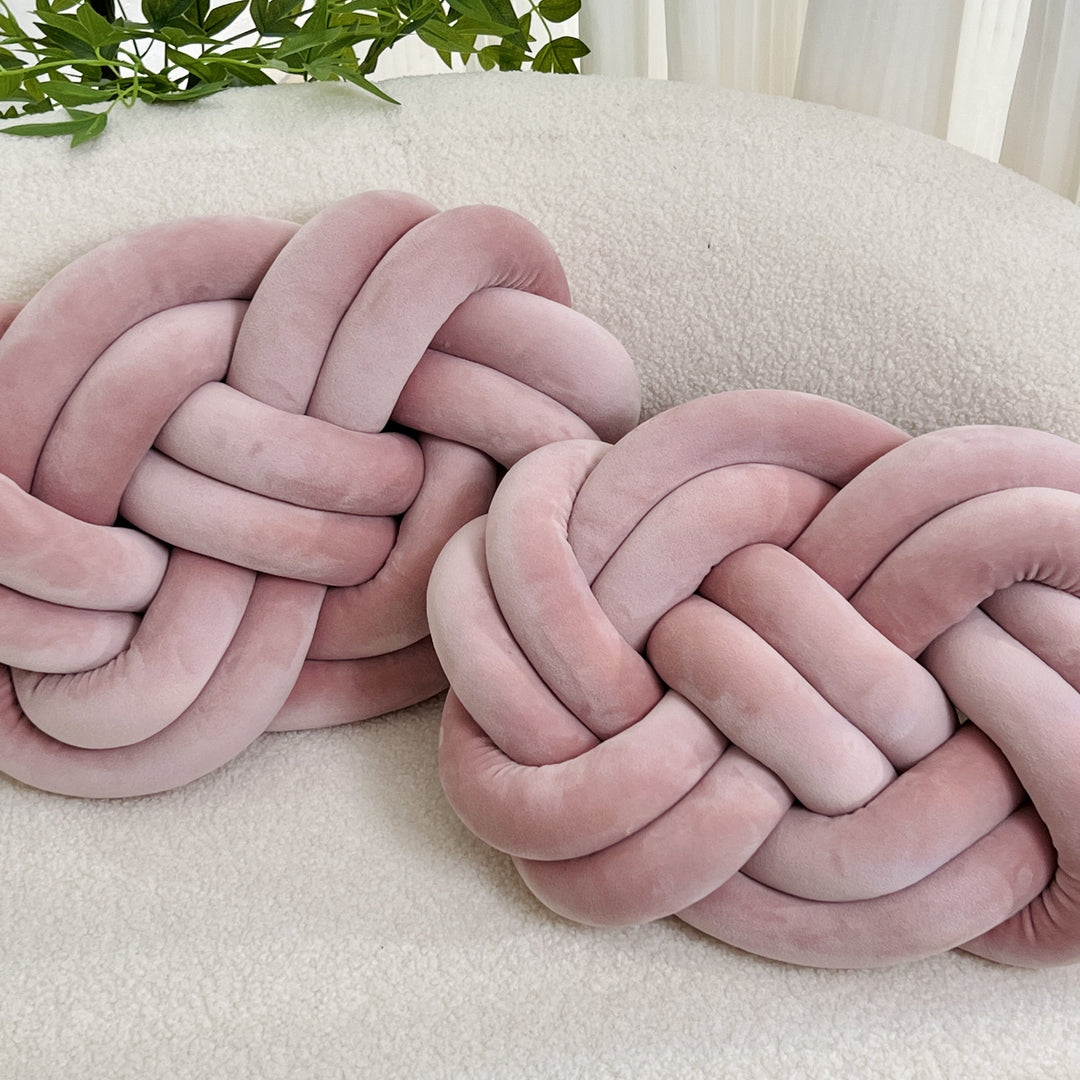 CozyPlush sett med 2 plysj pynteputer – myk eleganse for hjemmet ditt