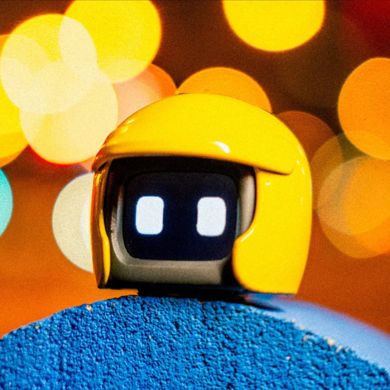 RoboBuddy - kompakt interaktiv robot i form av en hjelm