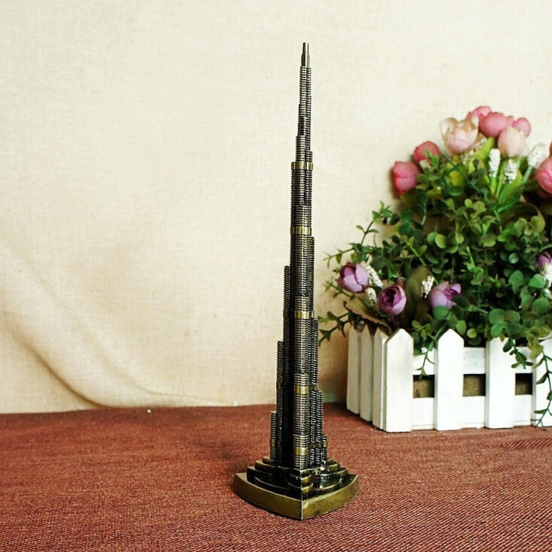 FamousEmpire - Parisiske figurer i miniatyrmetall
