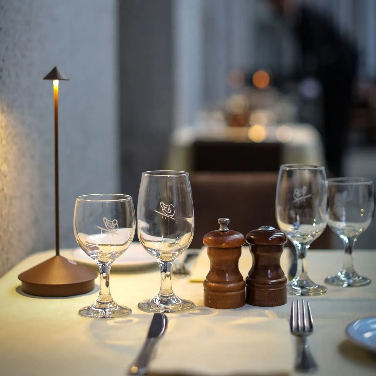 GlowLuxe - Oppladbar bordlampe