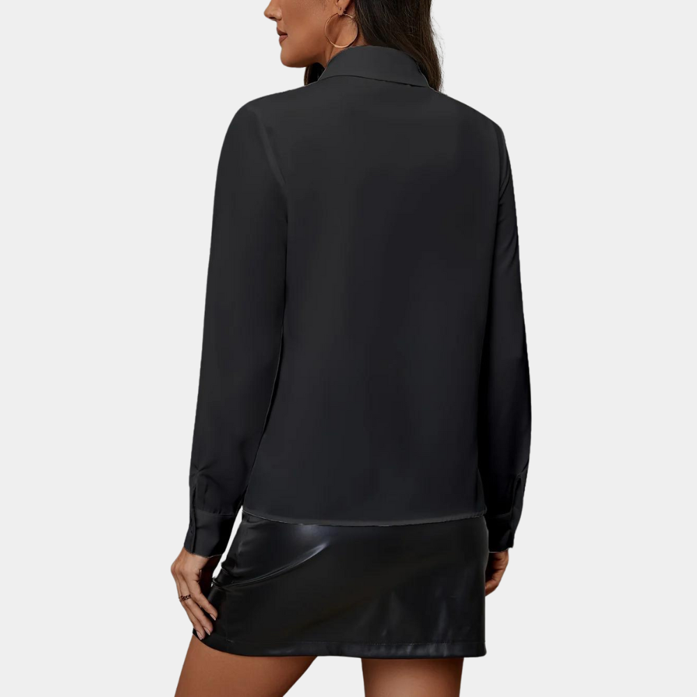 Clara – Elegant bluse med rysjer, knappelukking og lange ermer