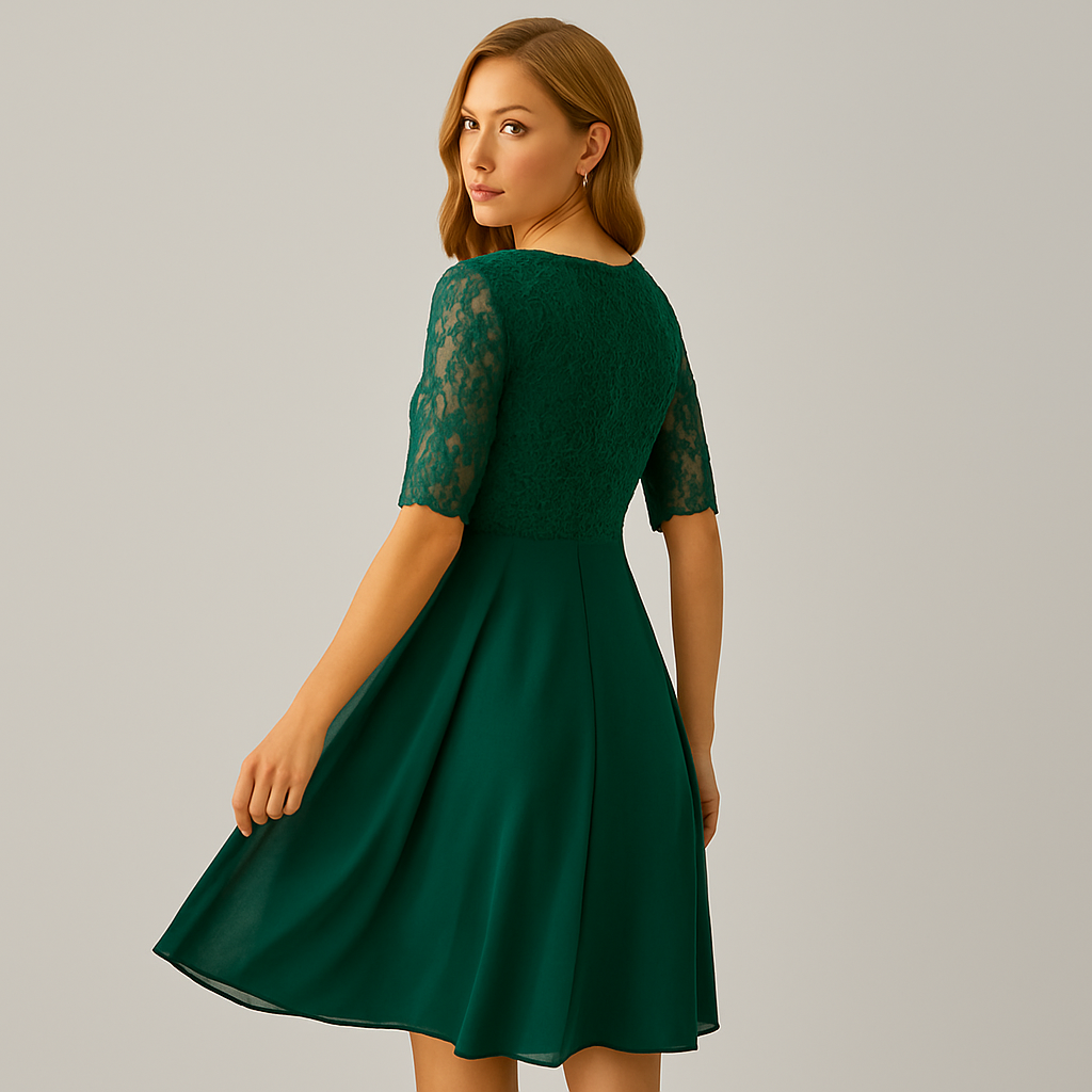 Lys blond knelang aftenkjole - korte ermer og elegant design