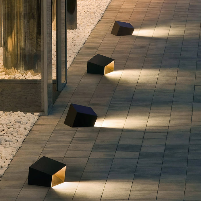 LumeCube modern solar energy garden lamp