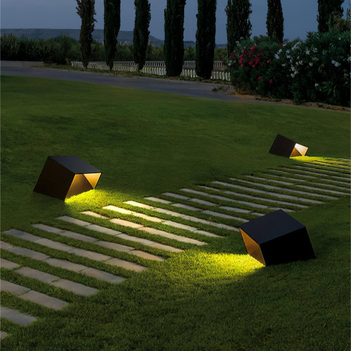 LumeCube modern solar energy garden lamp